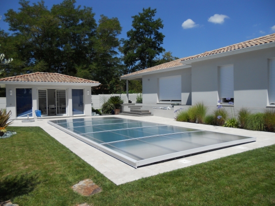 3 bonnes raisons d’installer un abri plat pour sa piscine